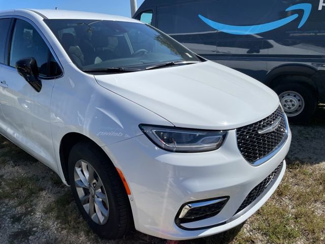 New 2026 Chrysler Pacifica Select image 12