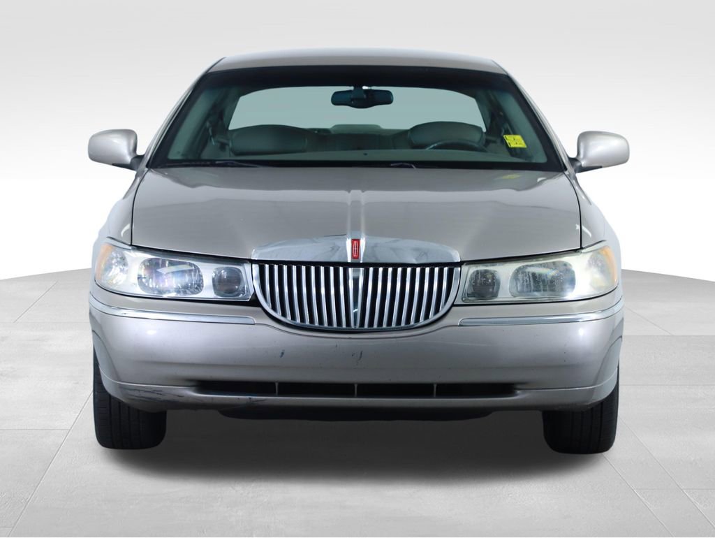 Used 2001 Lincoln Town Car Executive image 7