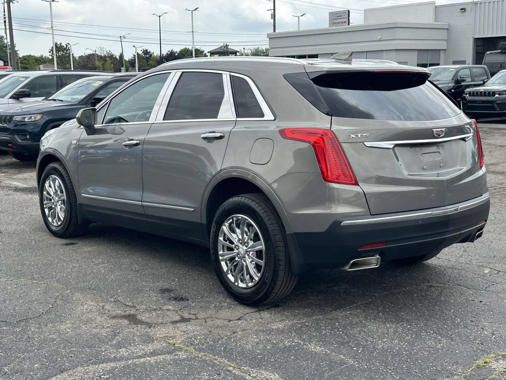 Used 2018 Cadillac XT5 Luxury w/ Driver Awareness Package FWD image 6