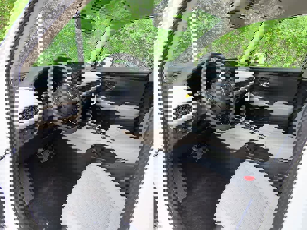 New 2026 Honda HR-V LX image 2