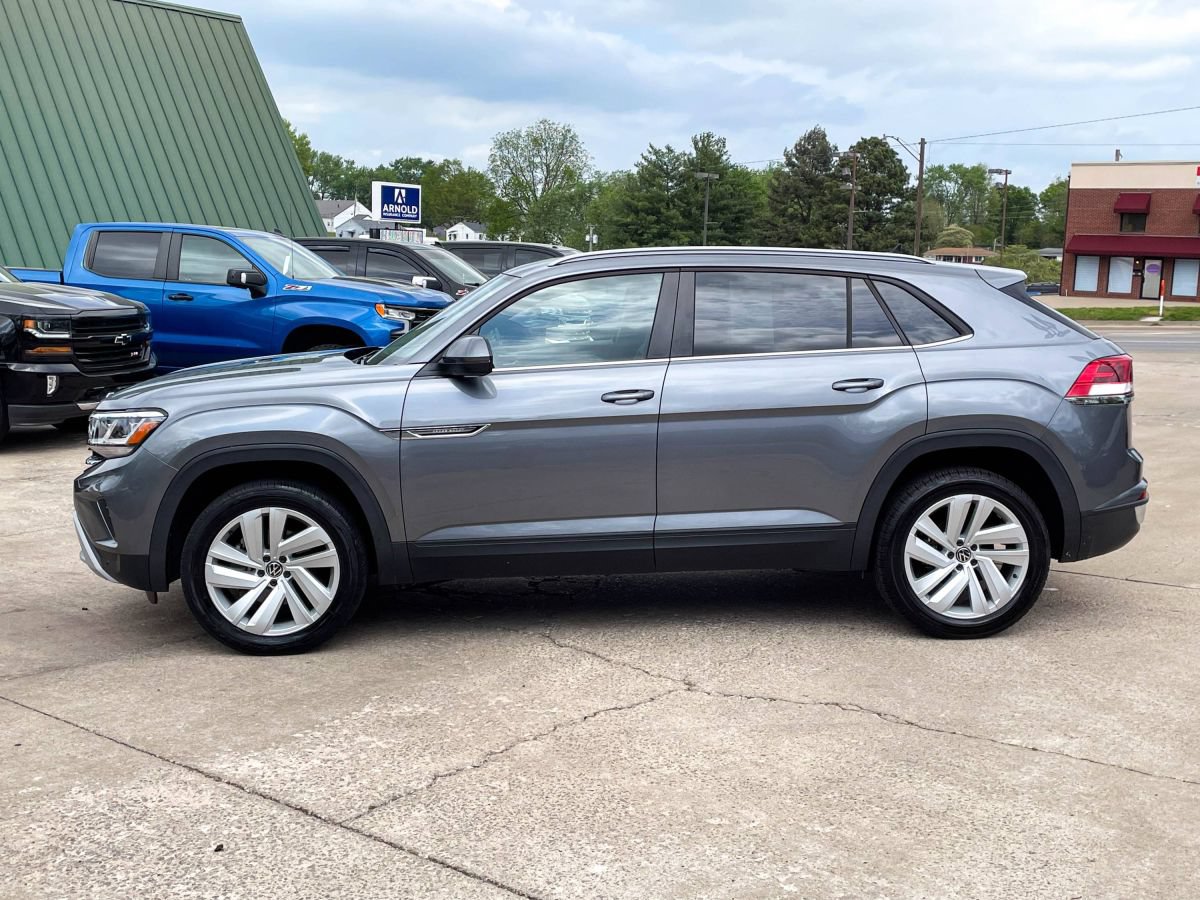 Used 2021 Volkswagen Atlas Cross Sport SE w/ Panoramic Sunroof Package FWD image 3