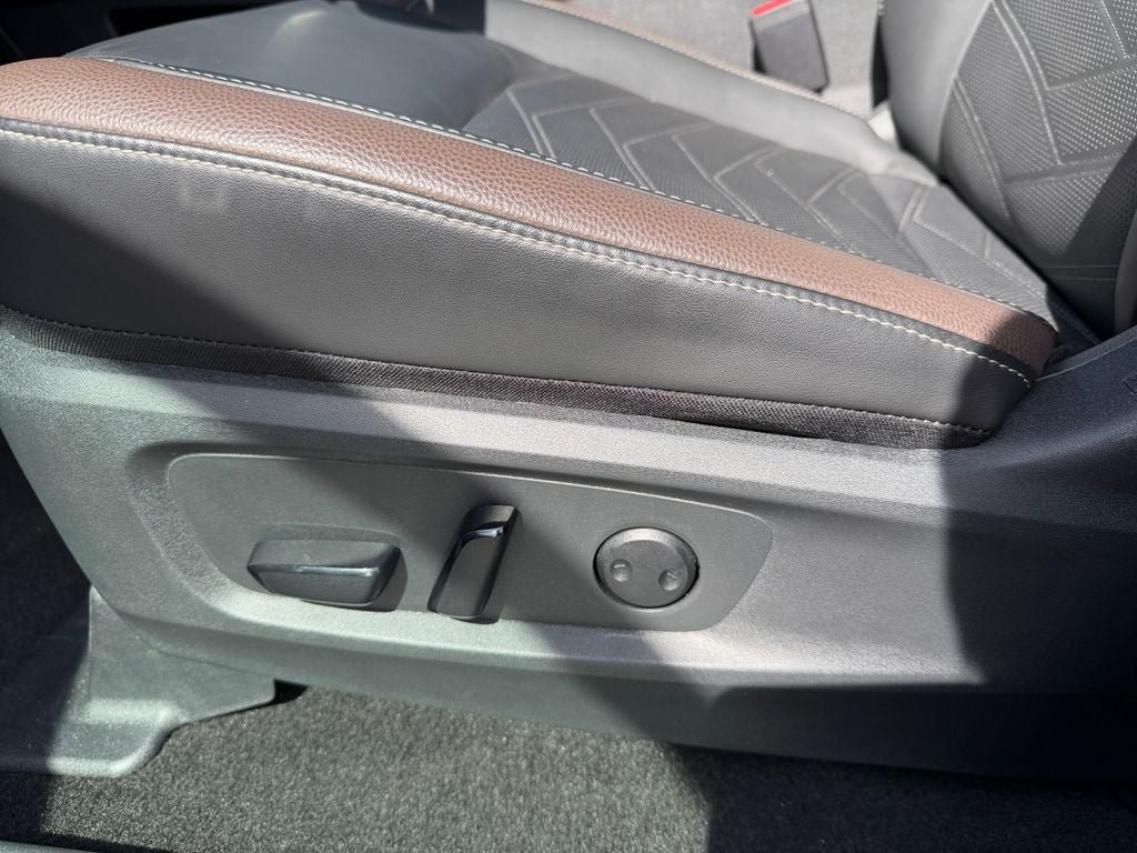 Used 2025 Nissan Pathfinder Platinum AWD/4WD image 13
