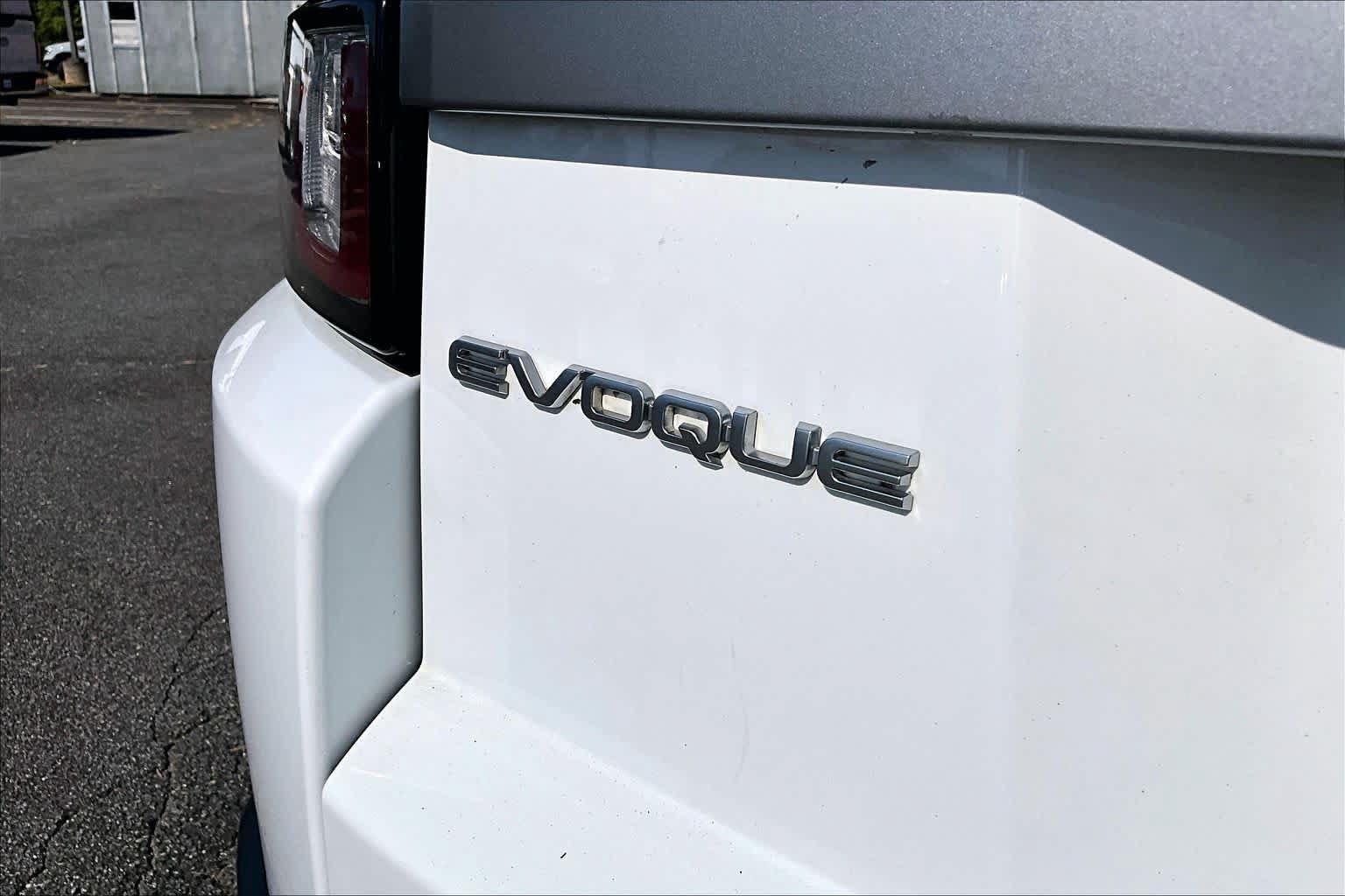 Used 2018 Land Rover Range Rover Evoque SE AWD/4WD image 10