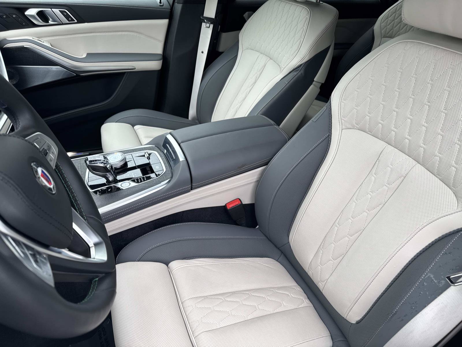 Certified 2025 BMW ALPINA XB7 AWD/4WD image 22