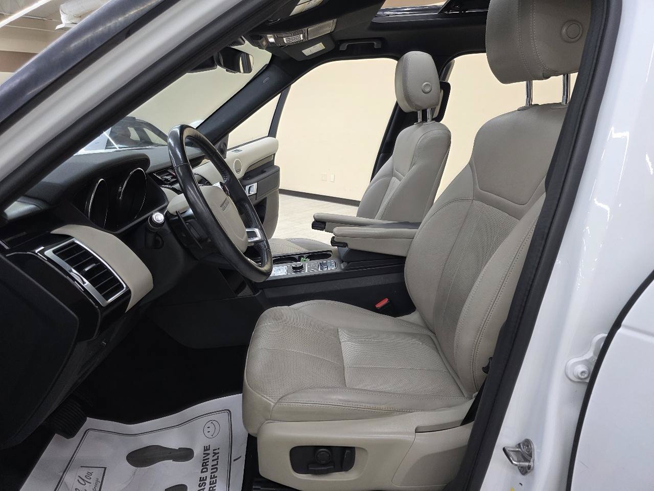Used 2019 Land Rover Discovery SE AWD/4WD image 19