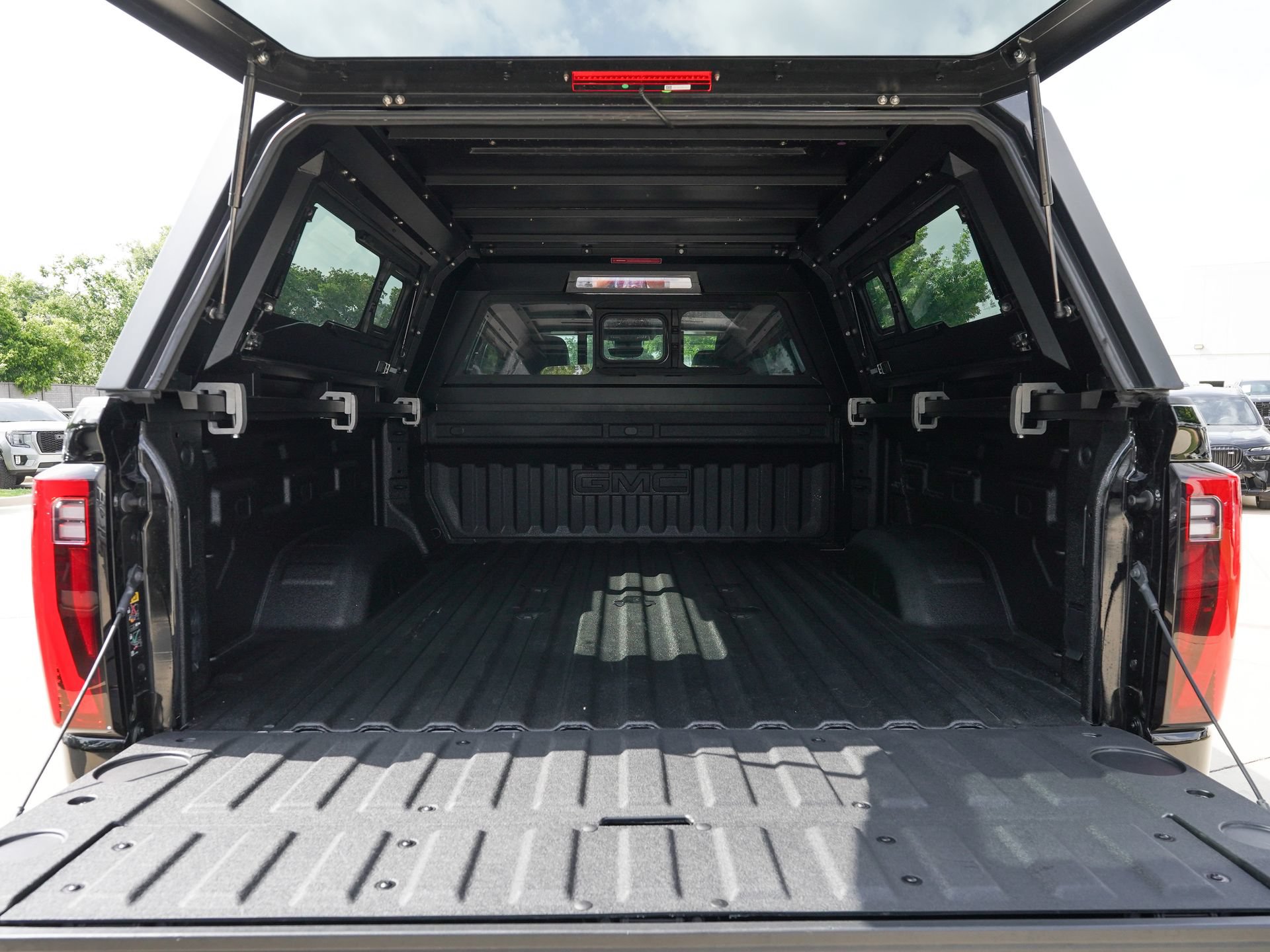 Used 2026 GMC Sierra 2500 Denali Ultimate AWD/4WD image 5