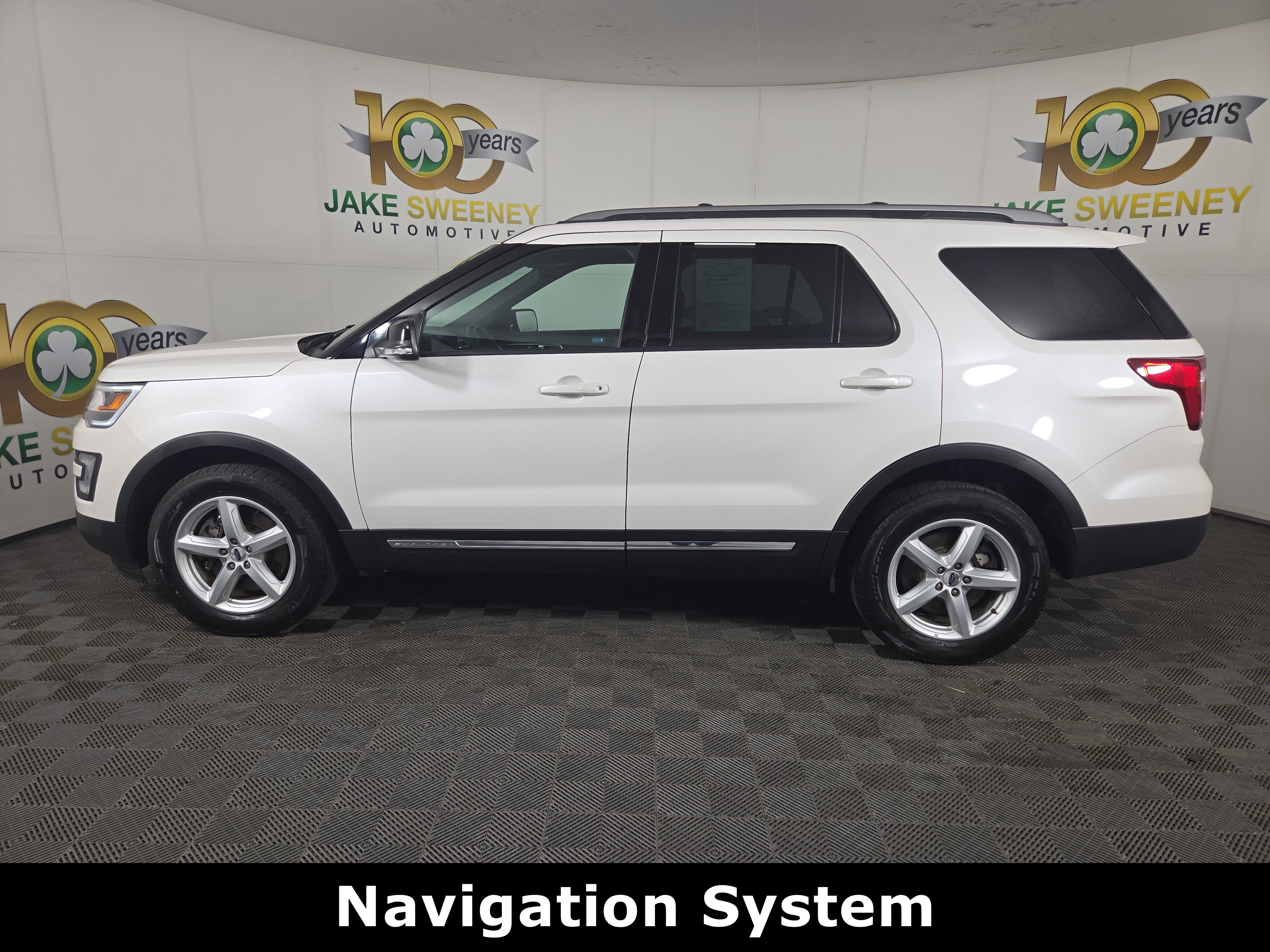 Used 2017 Ford Explorer XLT w/ Equipment Group 202A AWD/4WD image 5