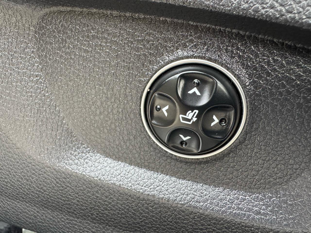 Used 2016 Hyundai Equus Signature image 21