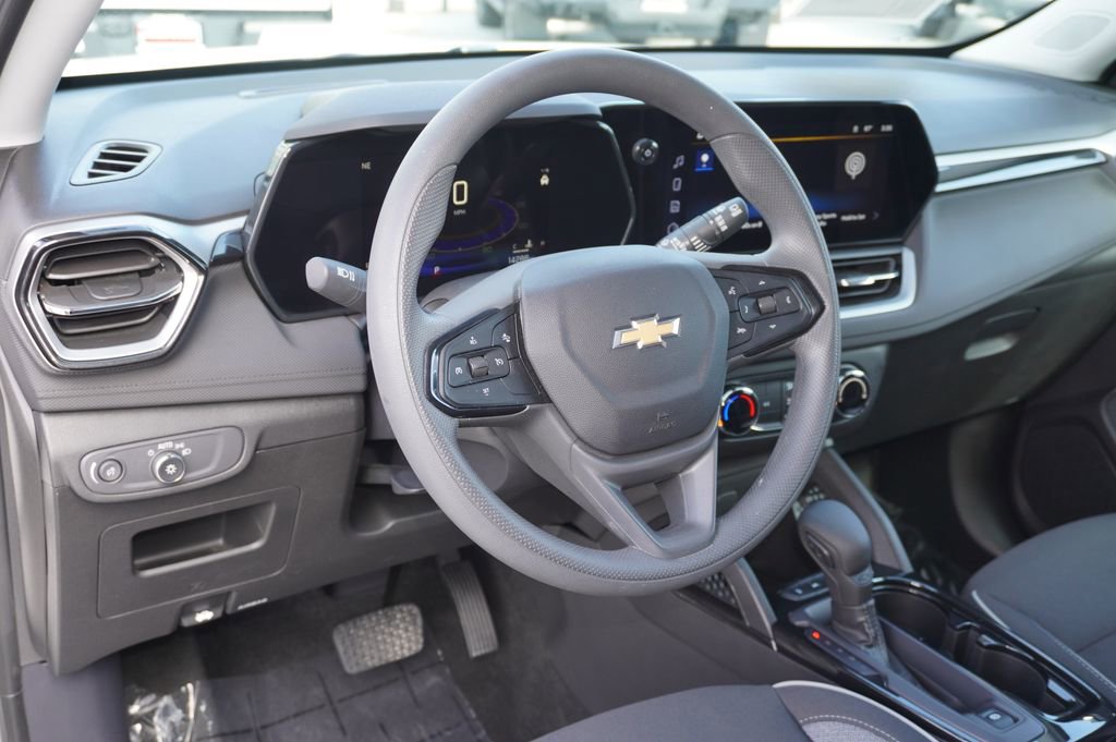 Used 2025 Chevrolet TrailBlazer LS w/ LS Convenience Package image 10