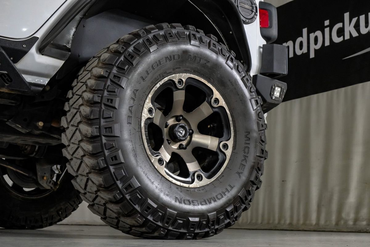 Used 2018 Jeep Wrangler Unlimited Sahara AWD/4WD image 52