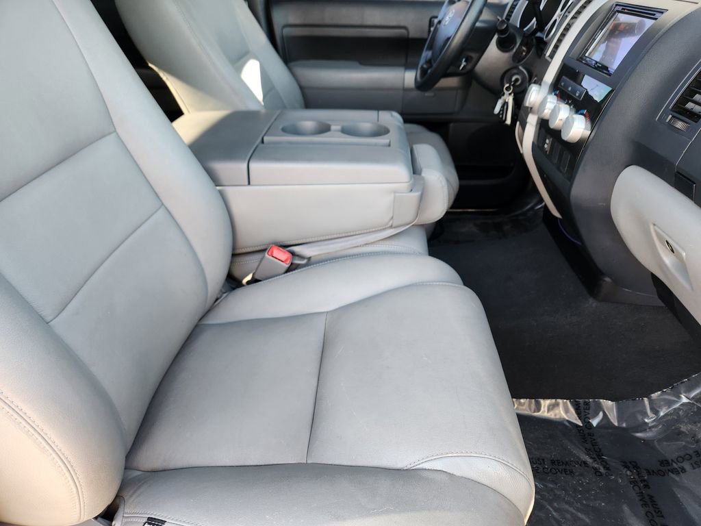 Used 2013 Toyota Tundra 4x4 CrewMax image 4