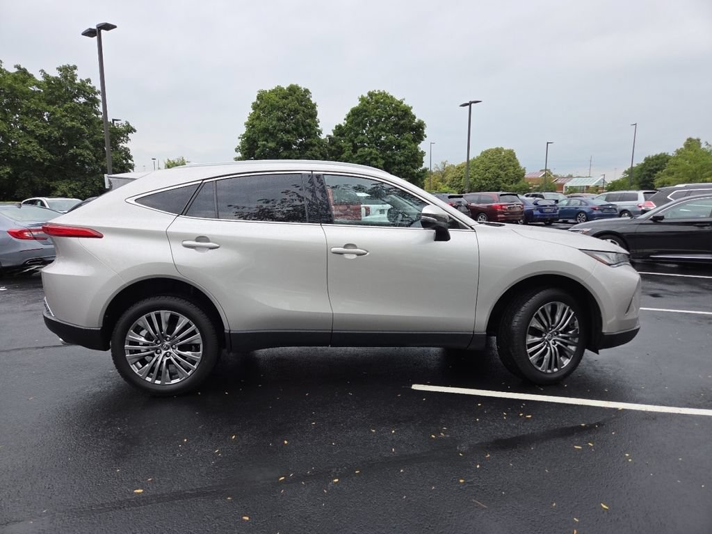 Used 2024 Toyota Venza XLE AWD/4WD image 23