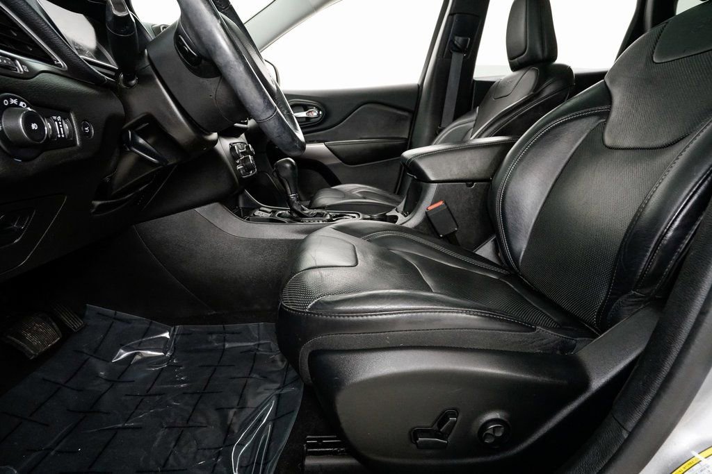 Used 2019 Jeep Cherokee Limited image 9