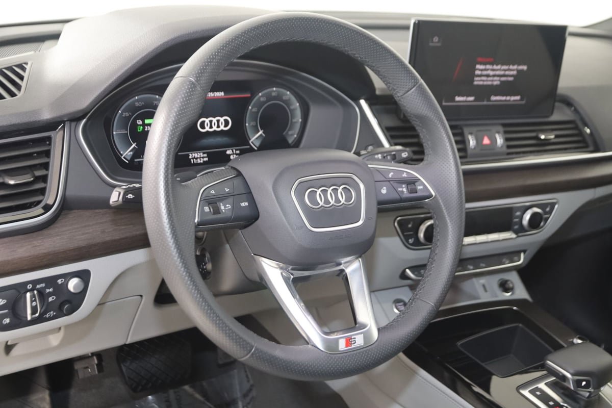 Used 2024 Audi Q5 e Prestige AWD/4WD image 6