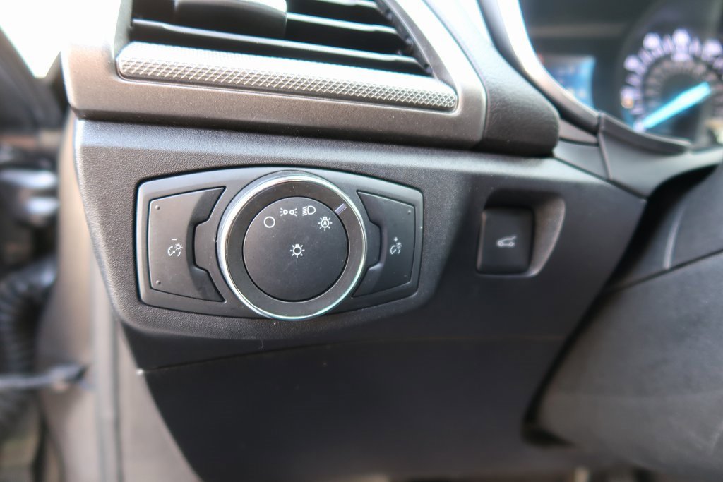 Used 2020 Ford Fusion SE image 16