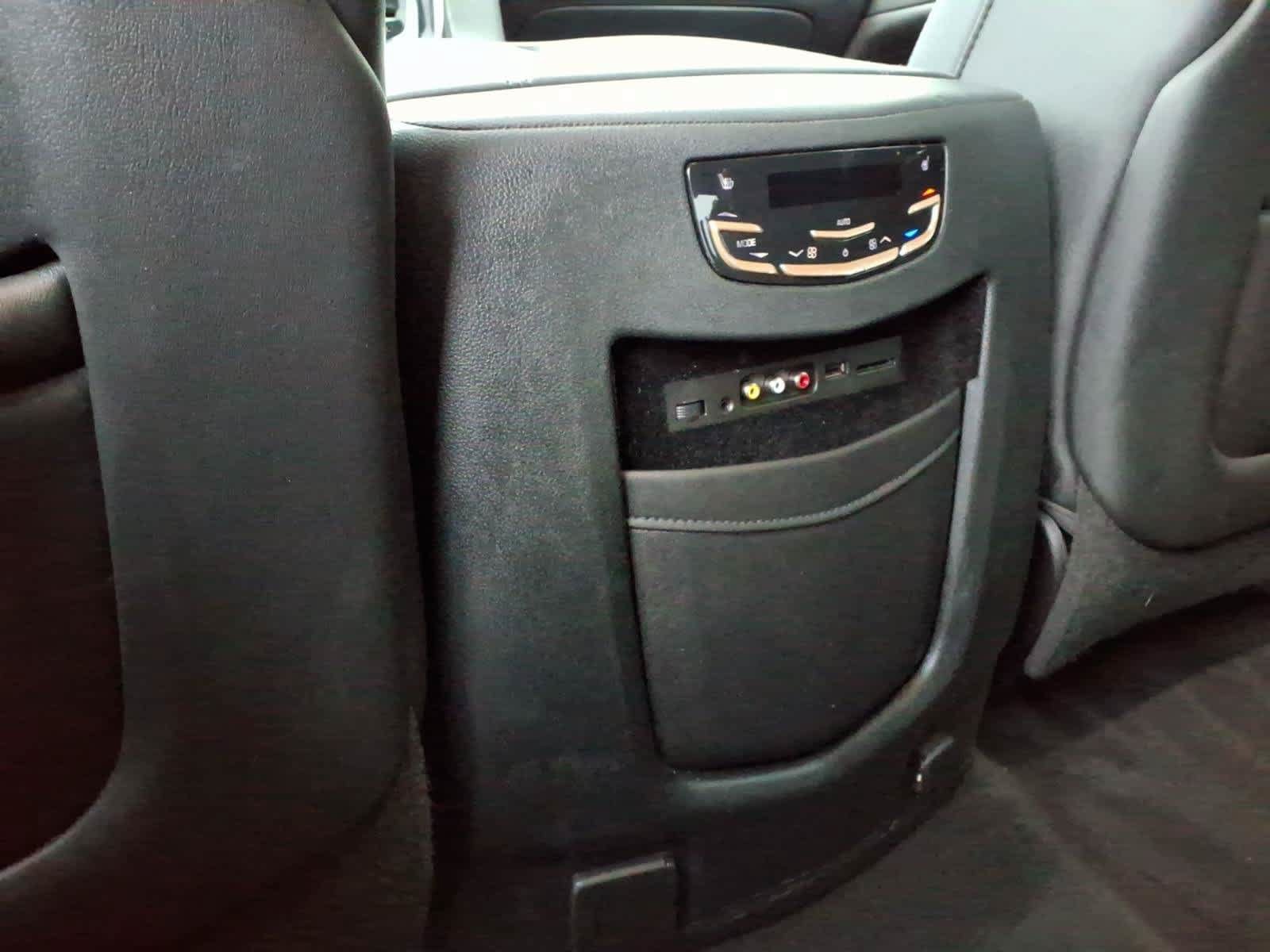 Used 2016 Cadillac Escalade Luxury AWD/4WD image 11