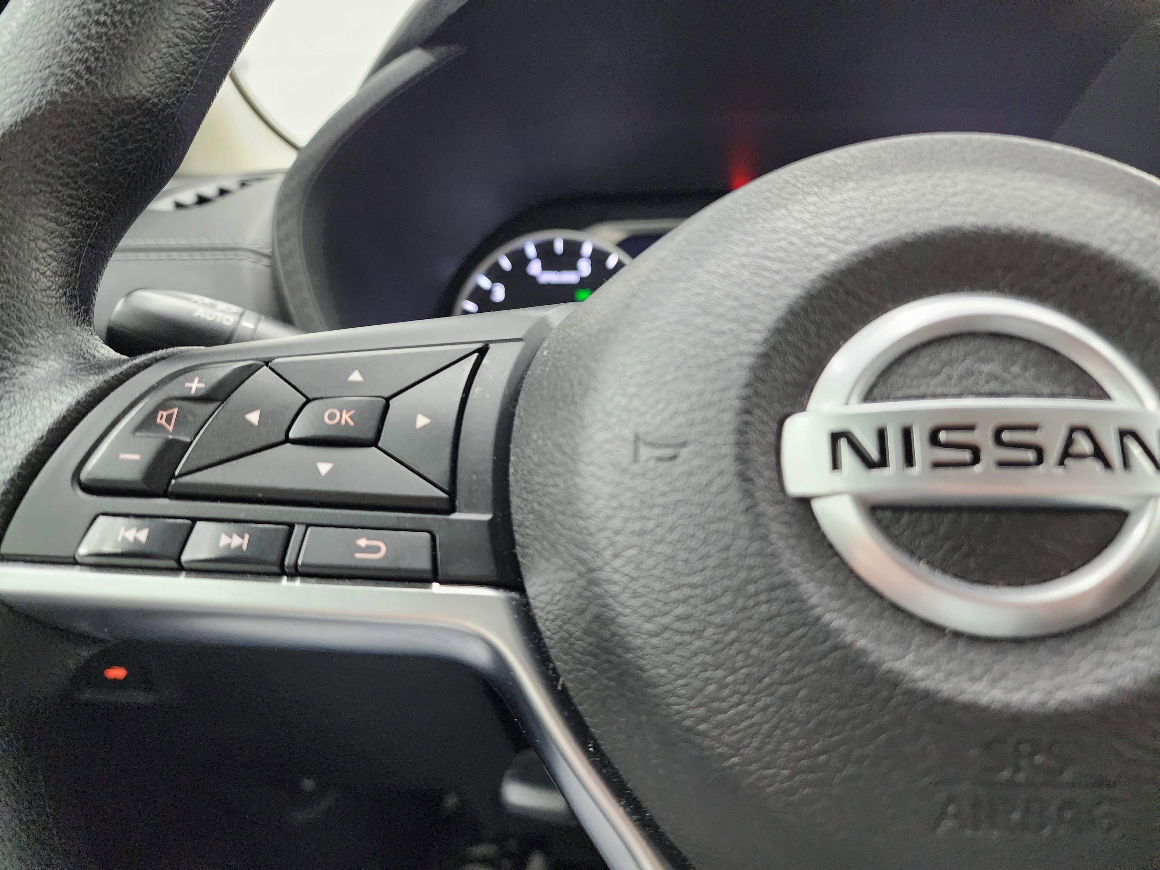 Used 2023 Nissan Sentra SV image 14