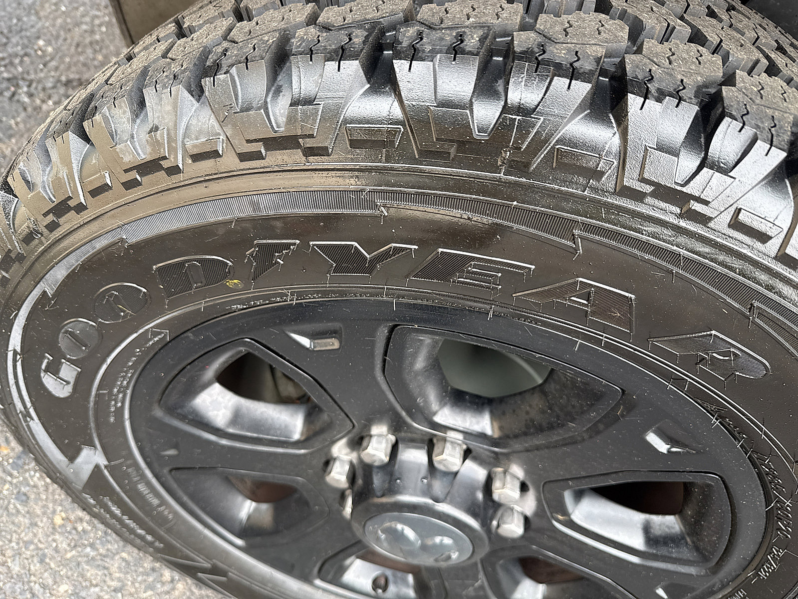 Used 2018 RAM 2500 Laramie w/ Sport Appearance Group image 22