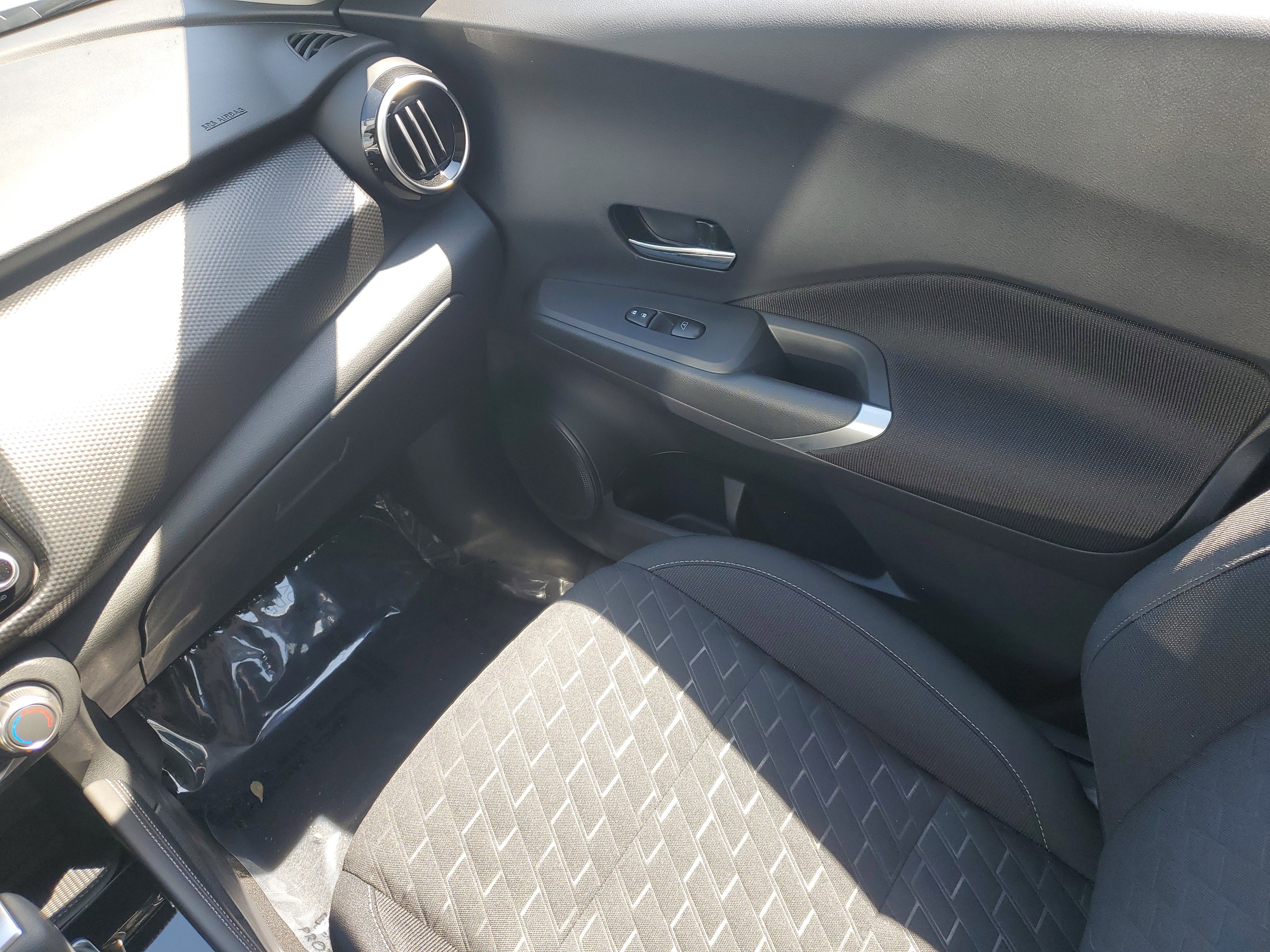 Certified 2024 Nissan Kicks SV image 10