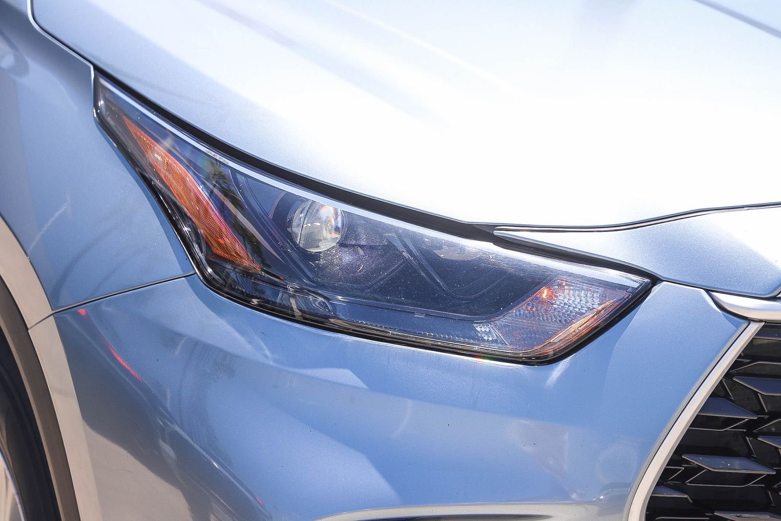 Used 2023 Toyota Highlander LE FWD image 4
