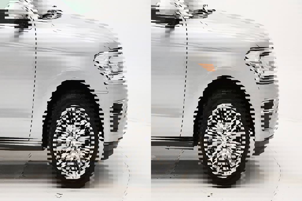 Used 2024 Ford Expedition Limited image 4