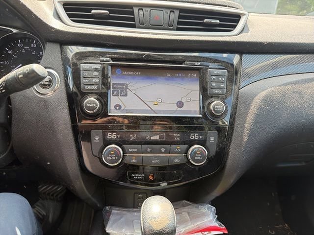 Used 2016 Nissan Rogue SL w/ SL Premium Package FWD image 12