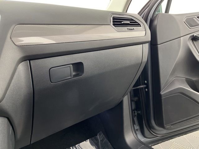 Used 2023 Volkswagen Tiguan SE image 38
