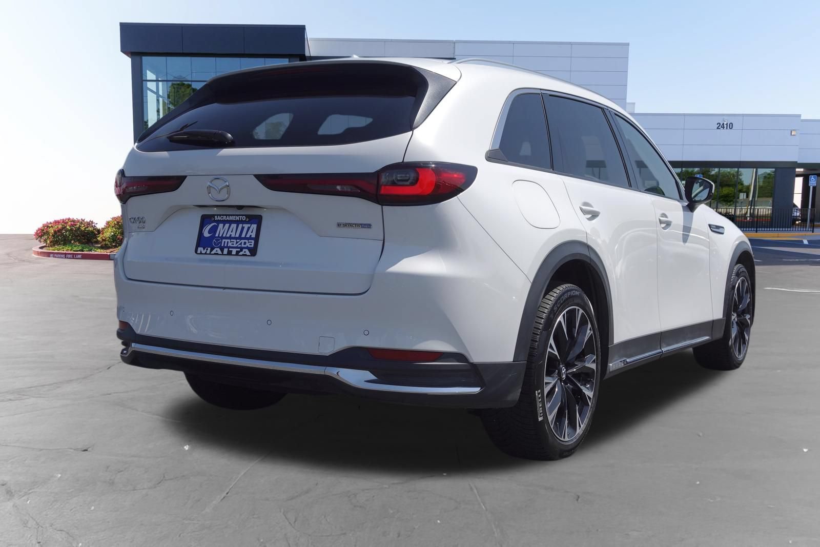 Certified 2024 MAZDA CX-90 Plug-In Hybrid w/ Premium Pkg AWD/4WD image 4
