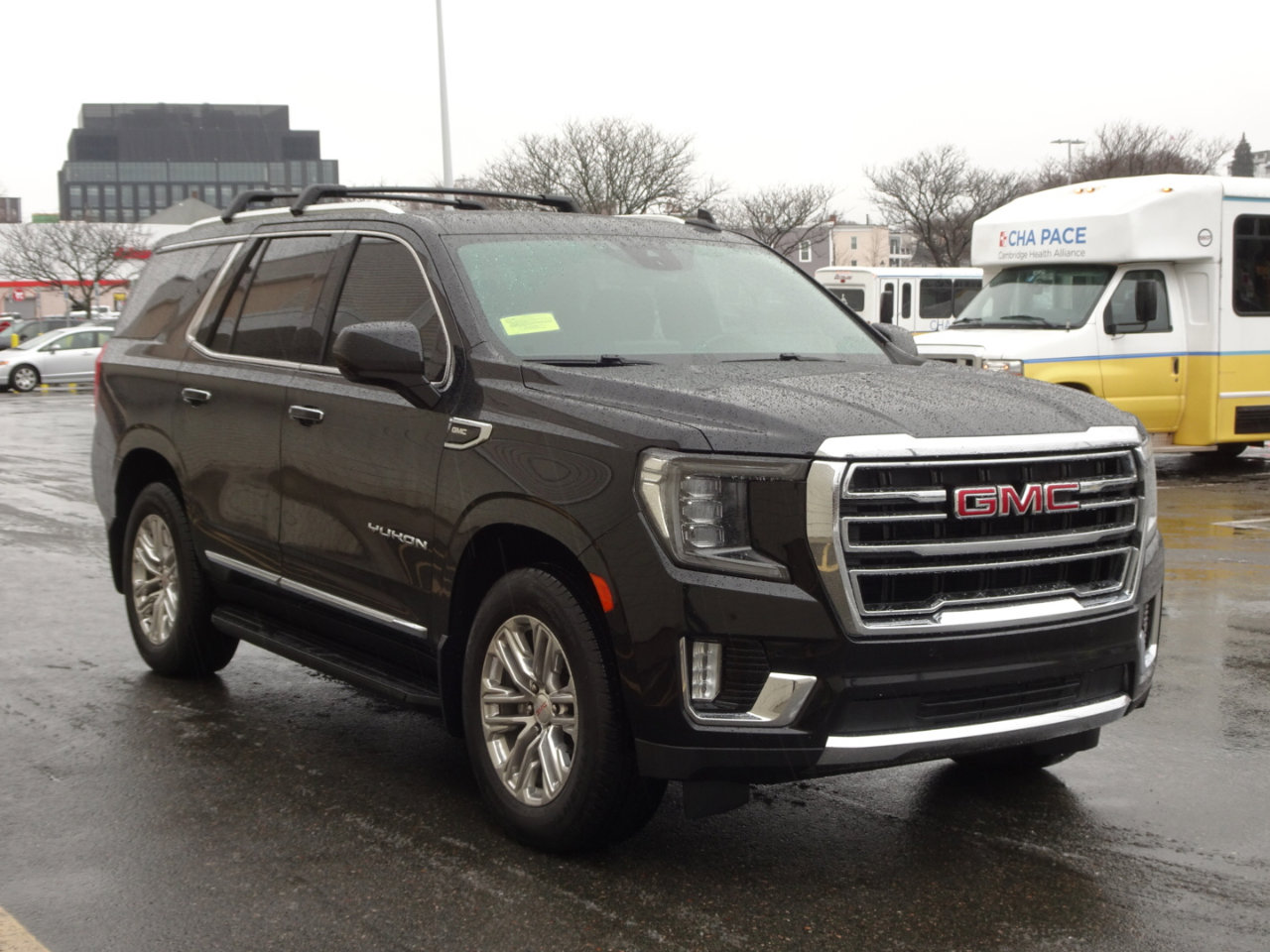 Used 2023 GMC Yukon SLT image 3