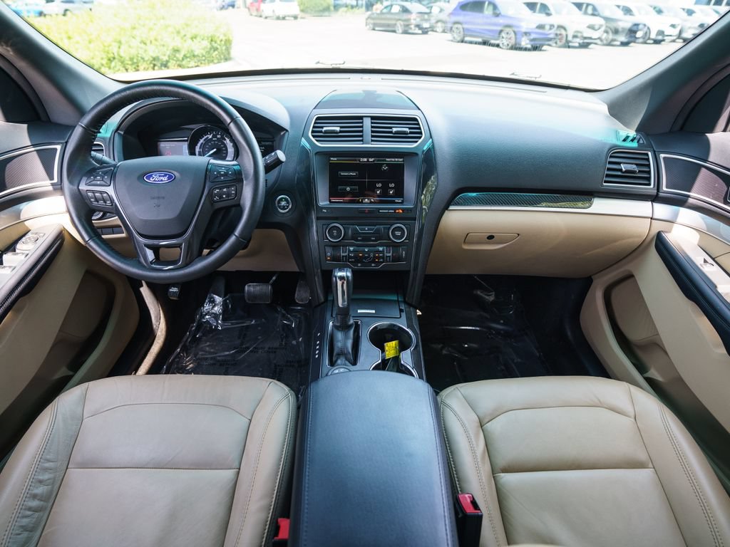 Used 2016 Ford Explorer XLT w/ Equipment Group 202A AWD/4WD image 15