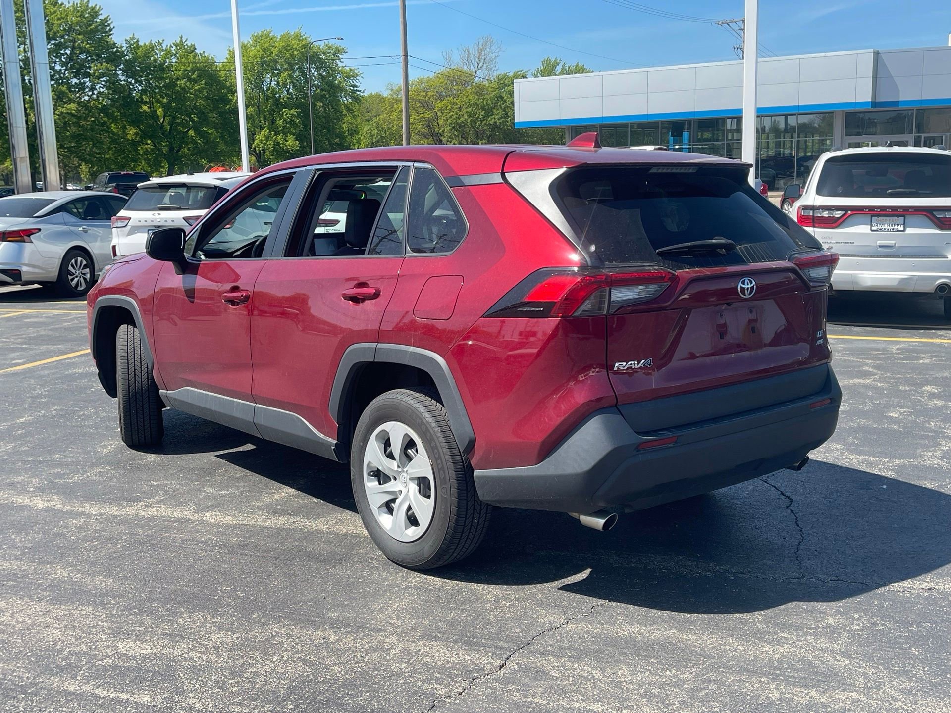 Used 2022 Toyota RAV4 LE AWD/4WD image 6
