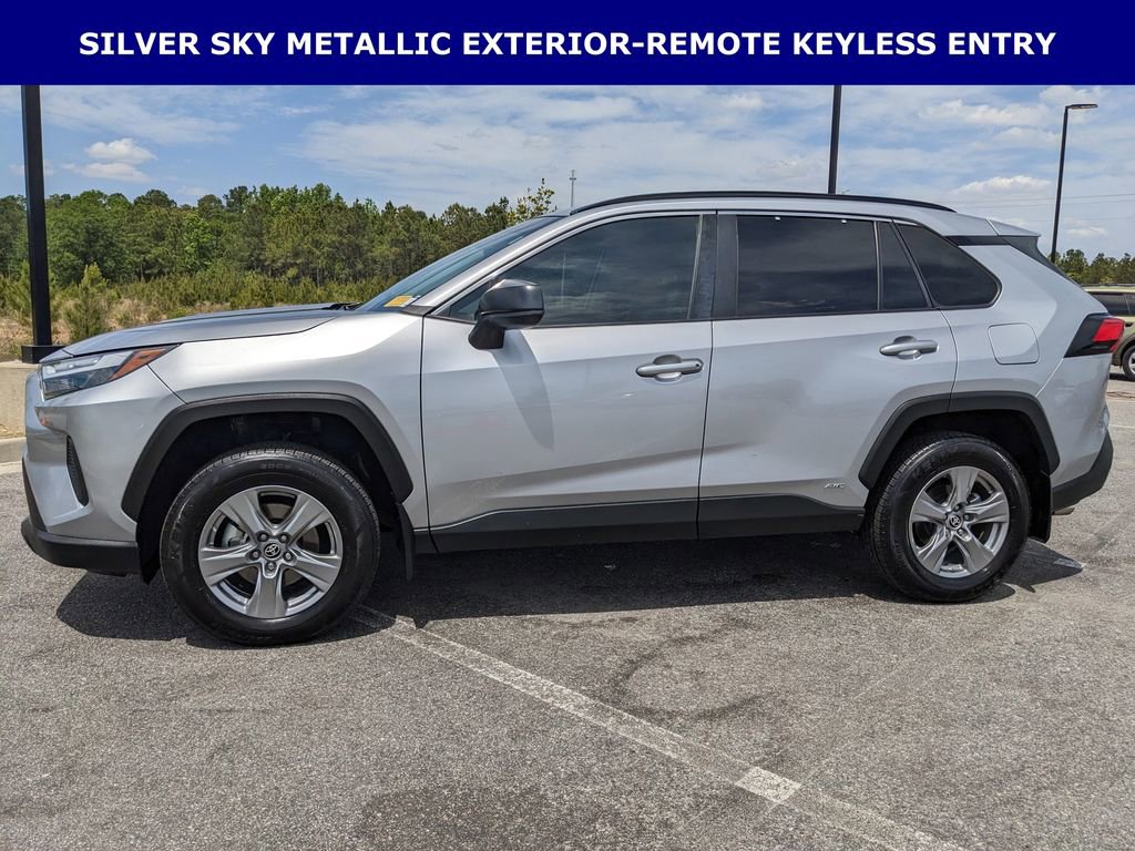 Used 2024 Toyota RAV4 LE AWD/4WD image 5