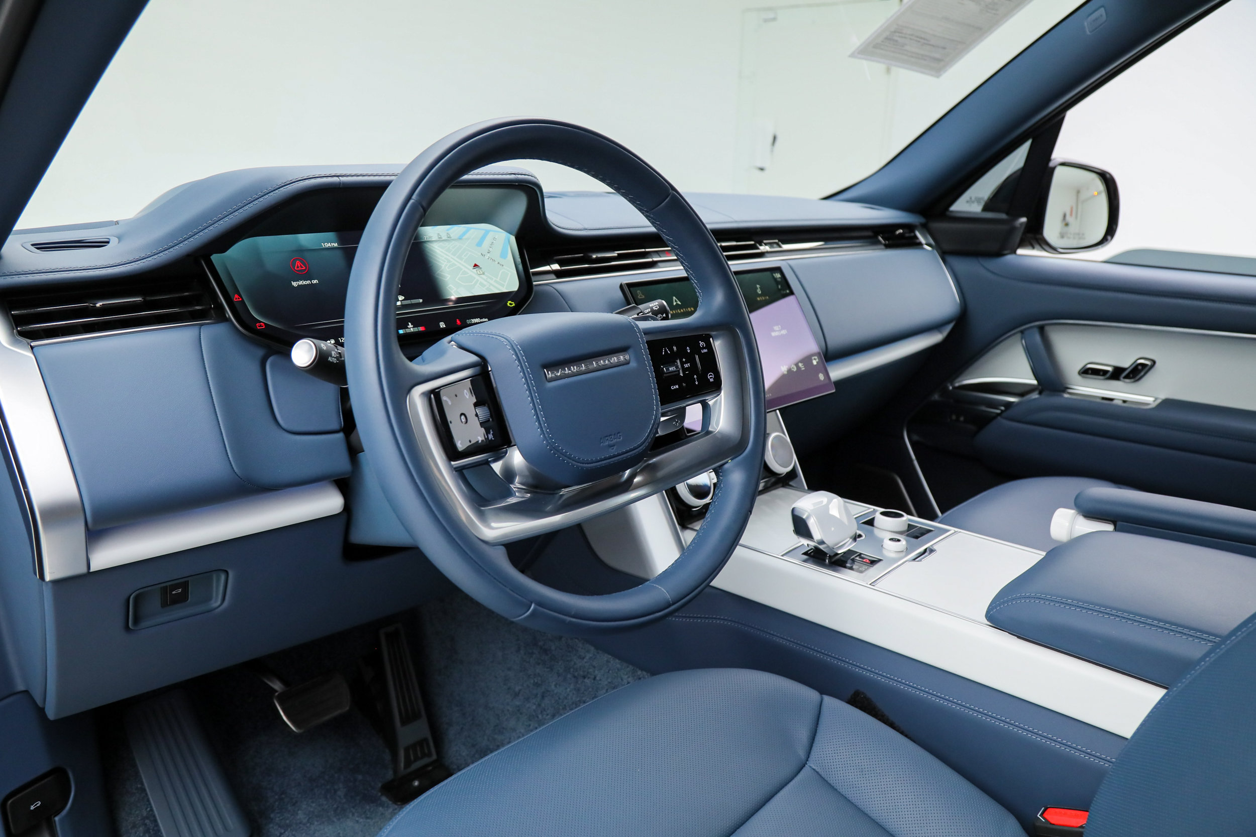 Used 2023 Land Rover Range Rover SV AWD/4WD image 32