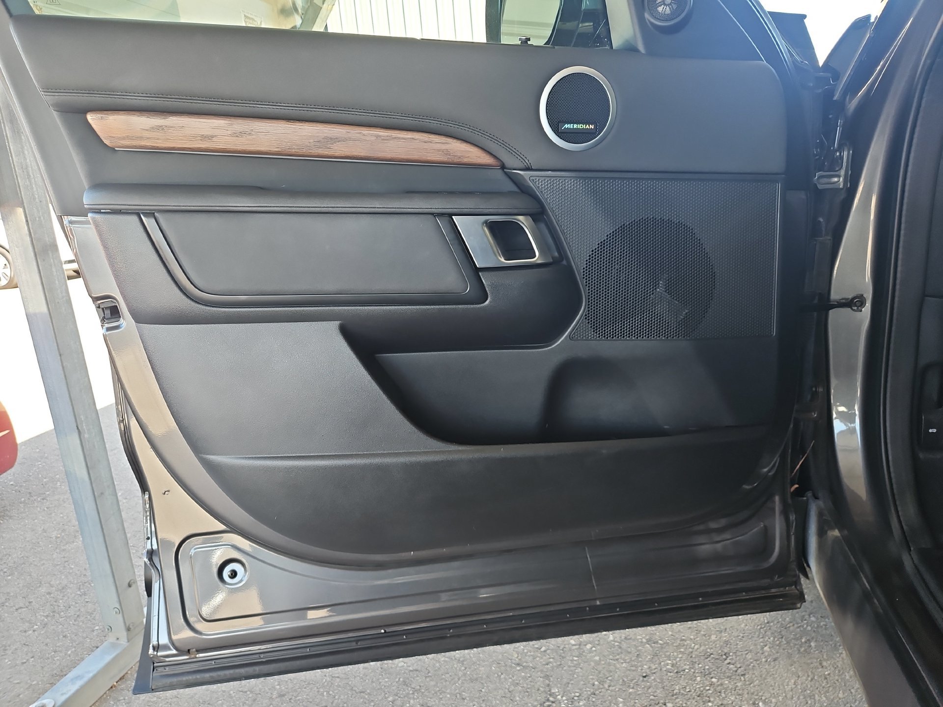 Used 2019 Land Rover Discovery HSE AWD/4WD image 19