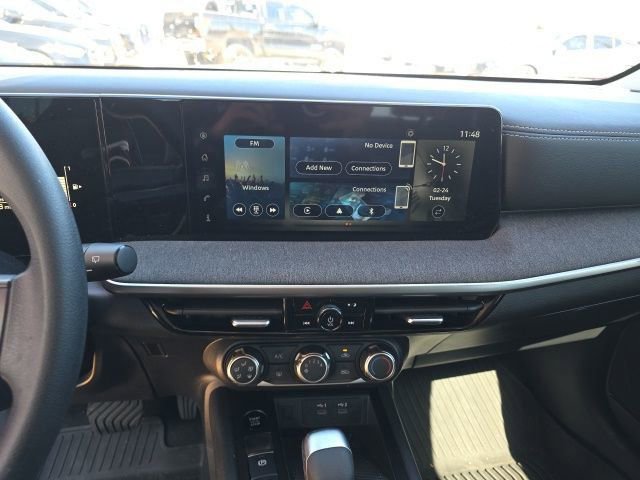 Used 2025 Nissan Kicks SV image 18