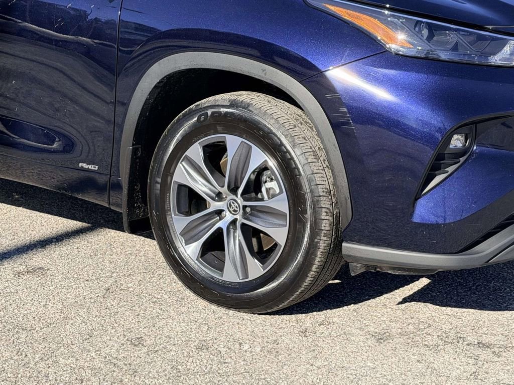 Certified 2024 Toyota Highlander XLE image 26