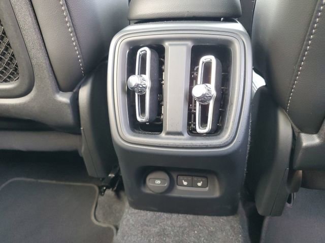 Used 2025 Volvo XC40 B5 Core image 22