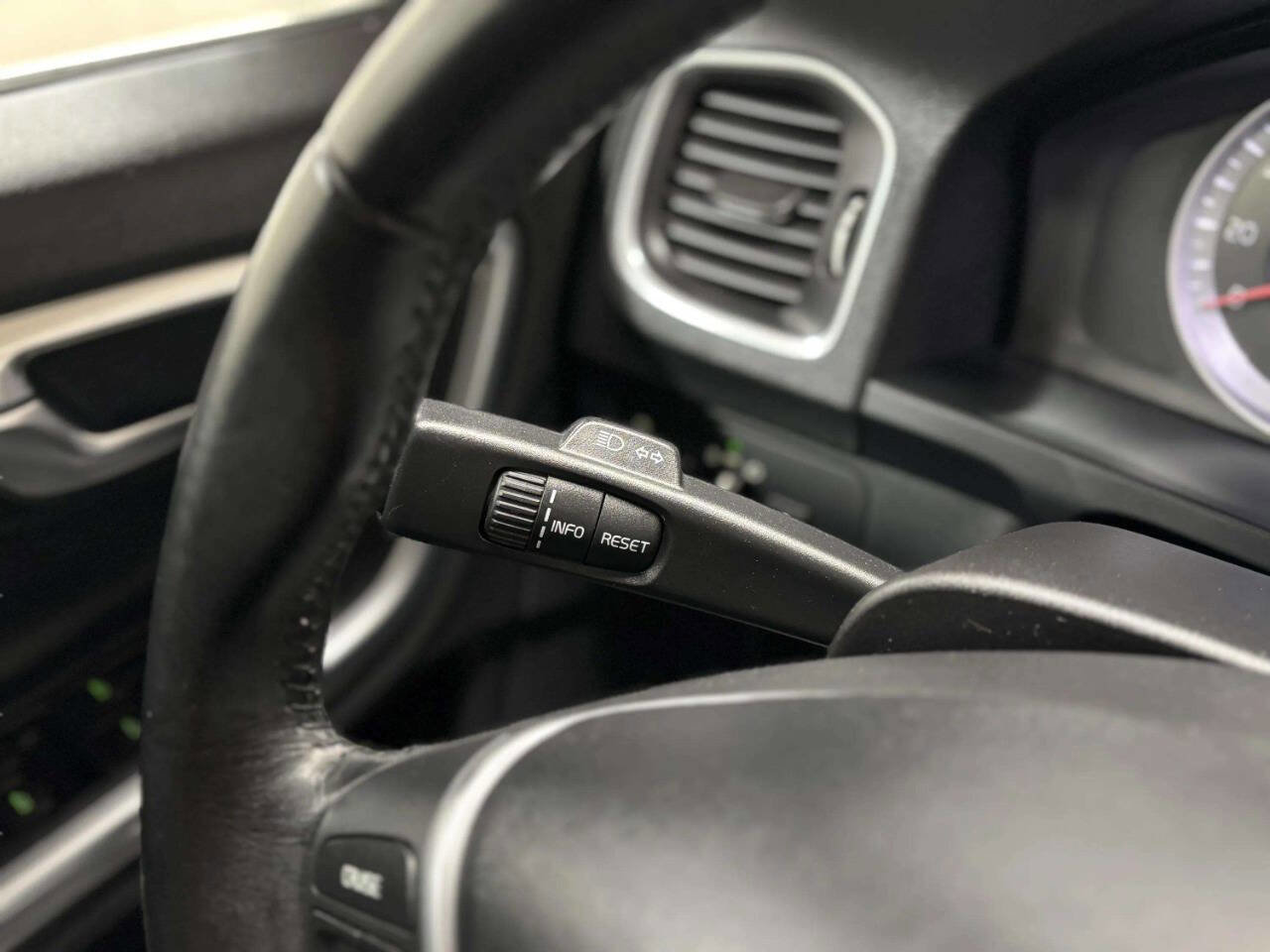 Used 2012 Volvo S60 T5 image 30