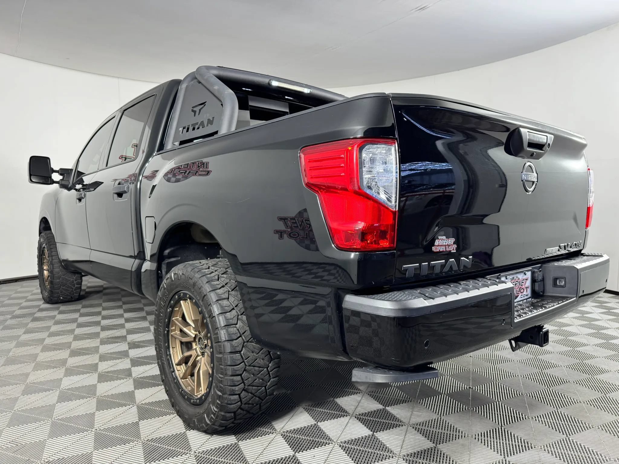 Used 2024 Nissan Titan SV w/ SV Convenience Package AWD/4WD image 26
