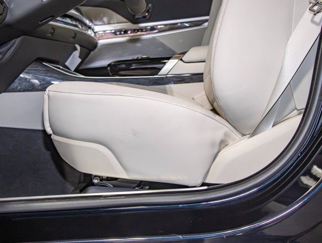 Used 2026 BMW 740i xDrive w/ Premium Package image 15