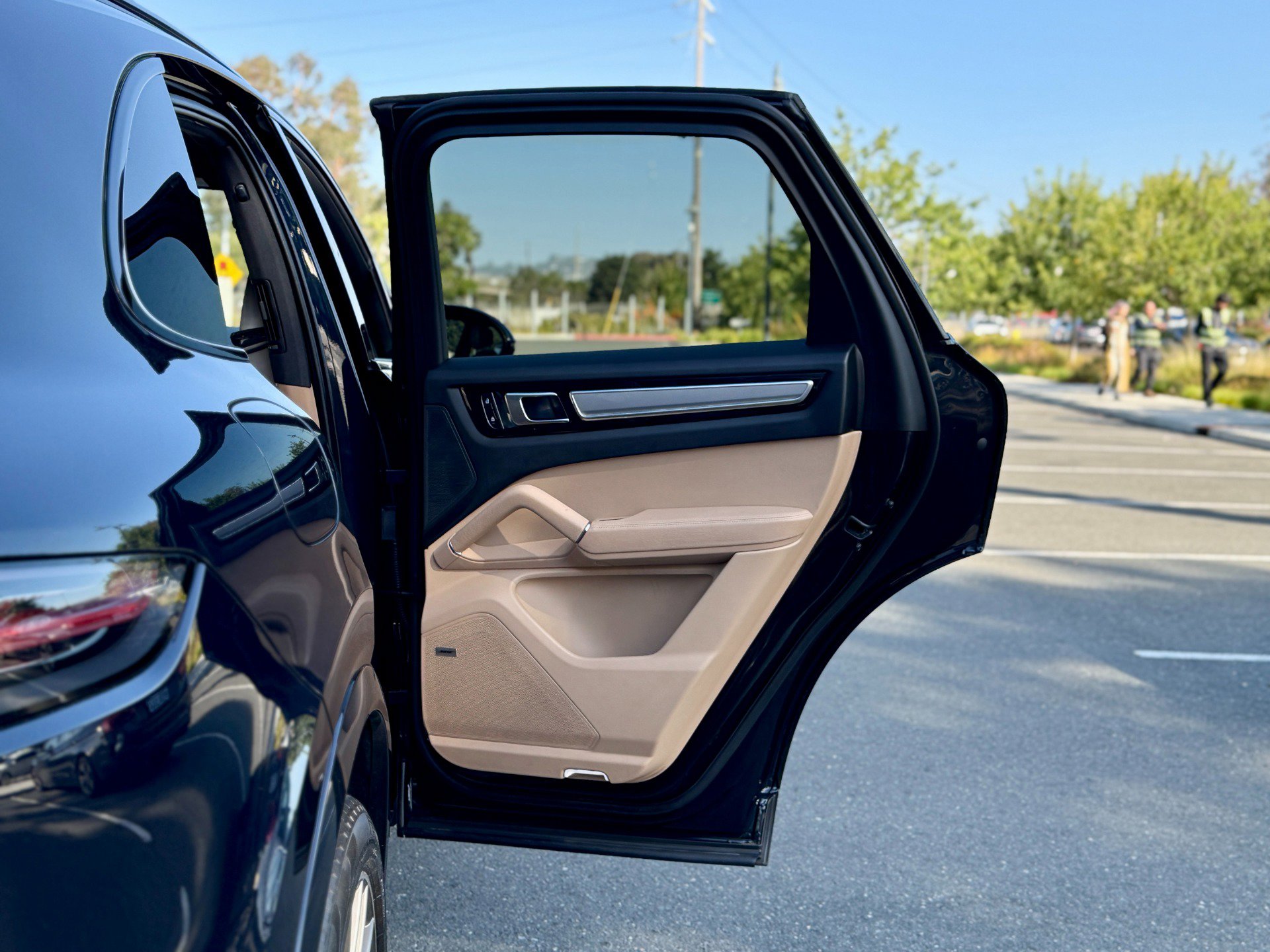 Used 2022 Porsche Cayenne Platinum Edition image 36