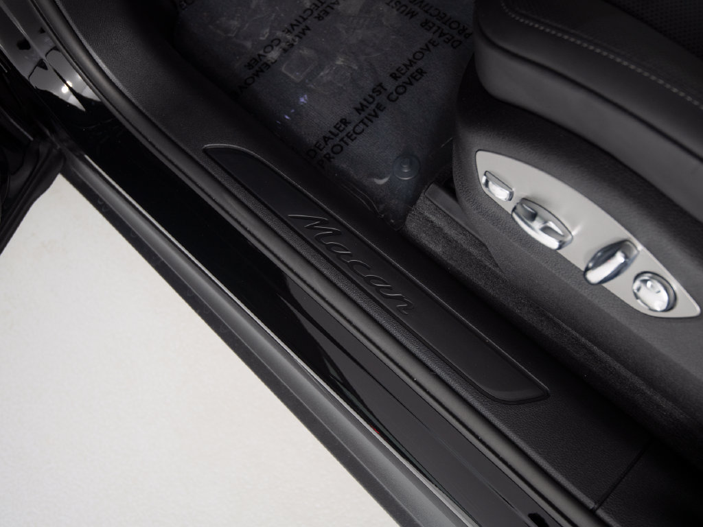 Certified 2026 Porsche Macan AWD/4WD image 21