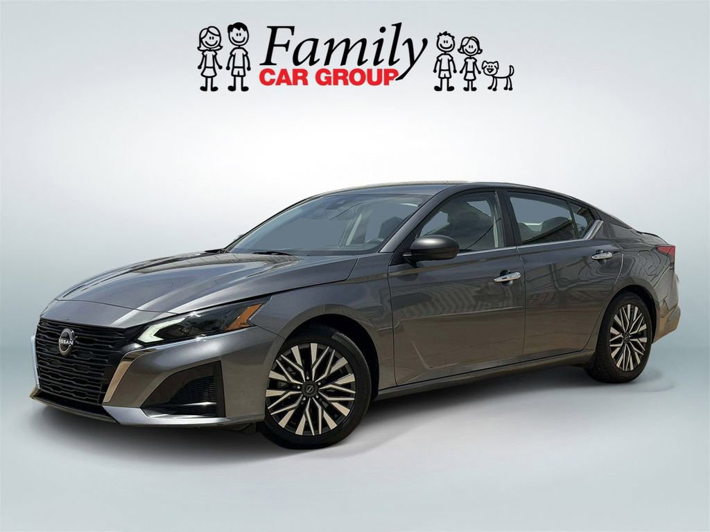 Used 2024 Nissan Altima 2.5 SV FWD image 1