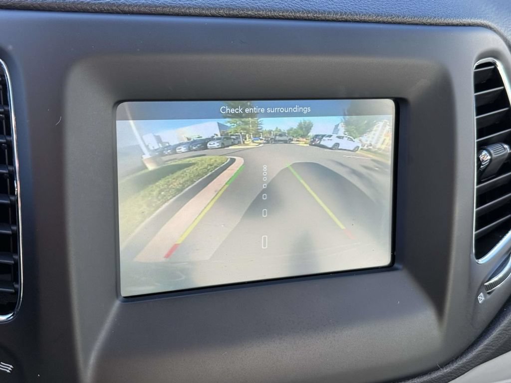 Used 2019 Jeep Compass Latitude FWD image 28