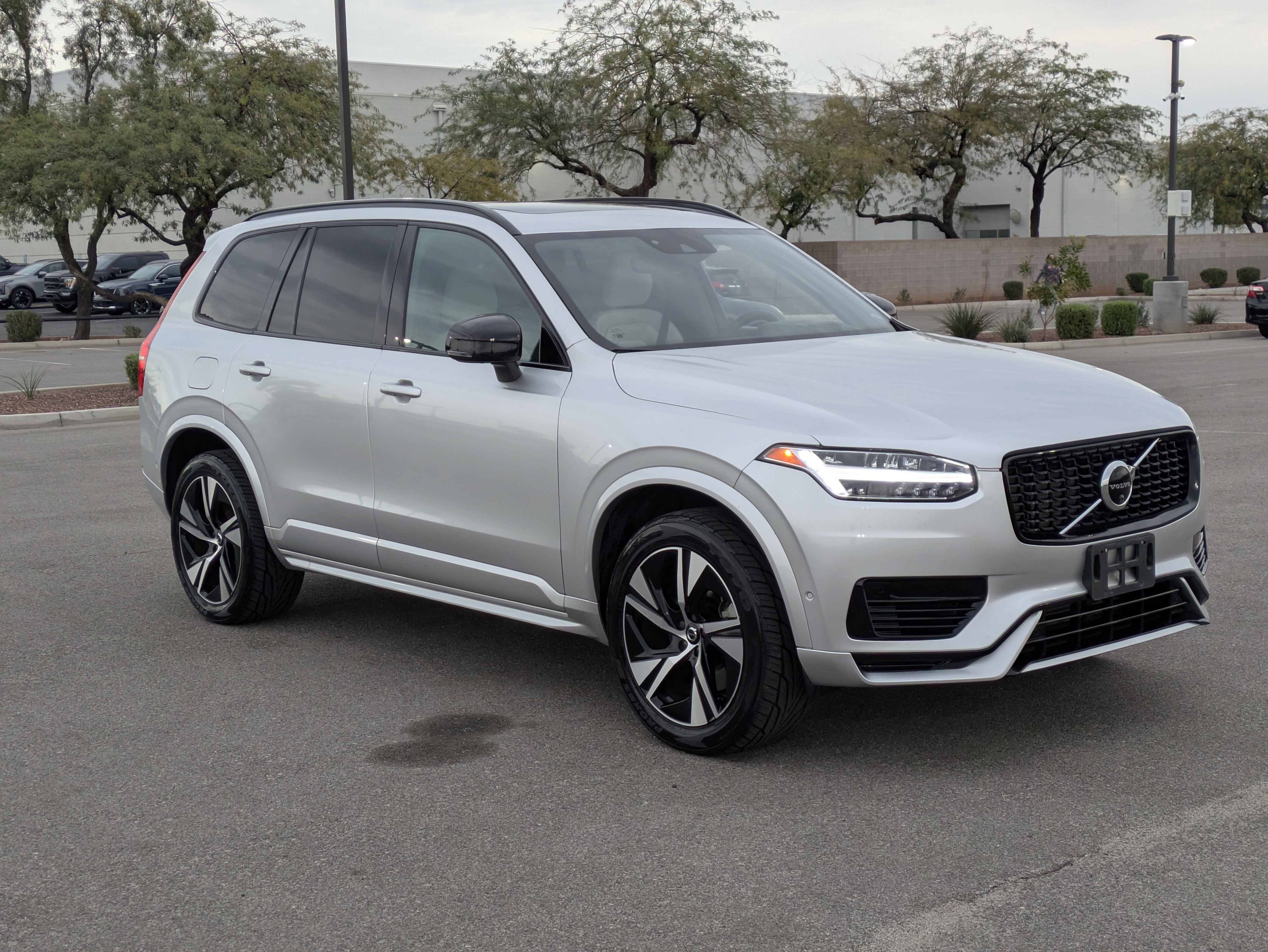 Used 2022 Volvo XC90 T8 R-Design w/ Advanced Package image 7