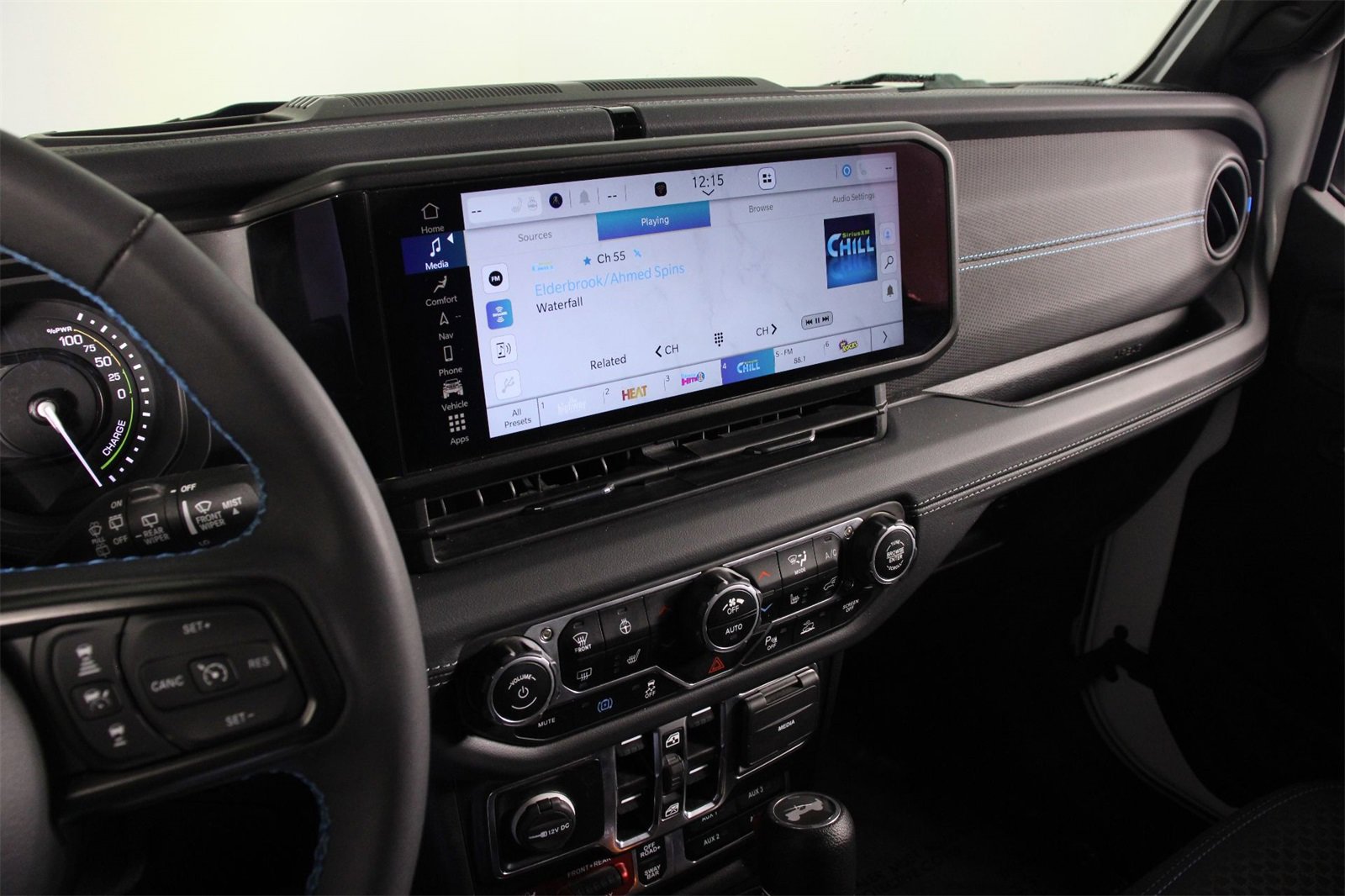 Used 2024 Jeep Wrangler Unlimited Rubicon 4xe w/ Technology Group image 9