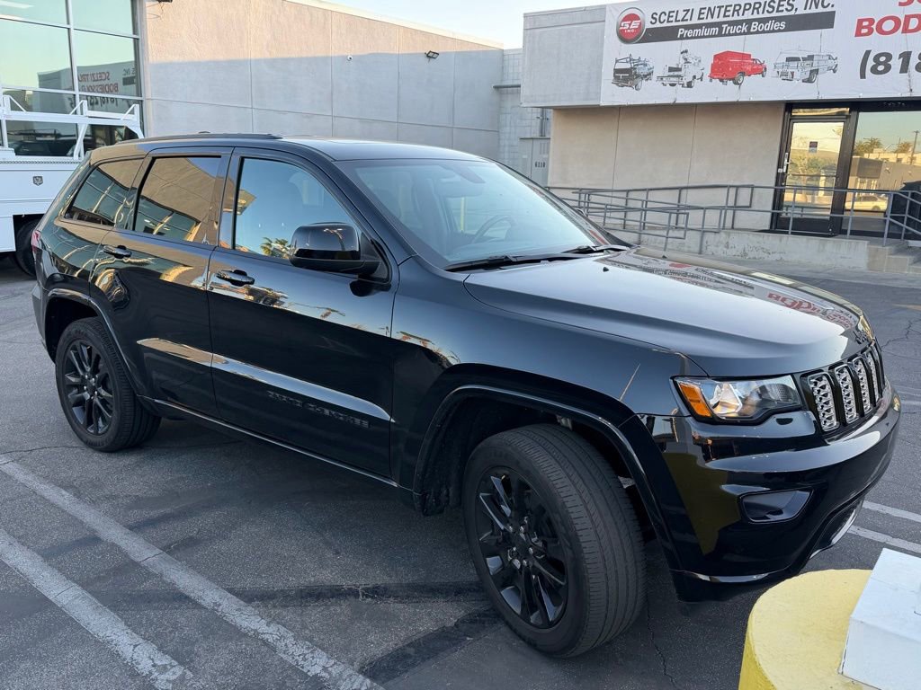 Used 2020 Jeep Grand Cherokee Altitude image 3