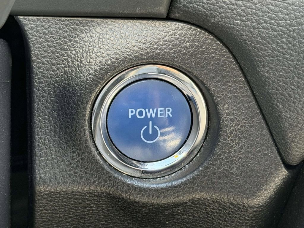 Used 2019 Toyota RAV4 XLE w/ Convenience Package image 8