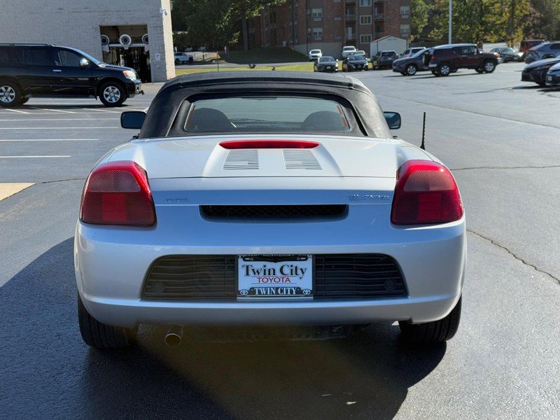 Used 2002 Toyota MR2 image 4