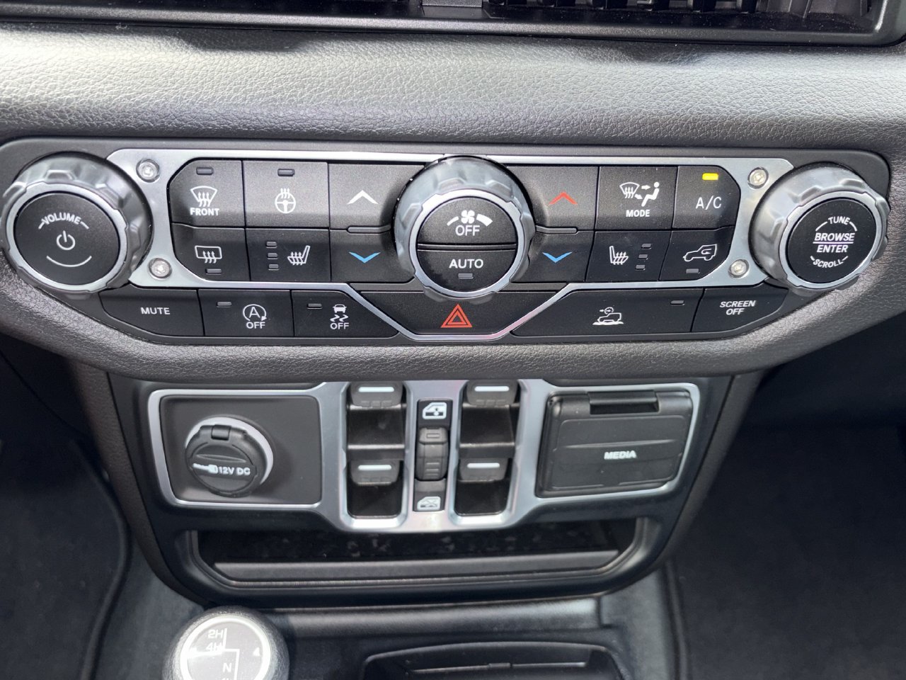 Used 2024 Jeep Wrangler Unlimited Sport AWD/4WD image 24
